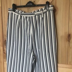 Joseph Ribkoff culottes CDN size 18. Inseam 16”